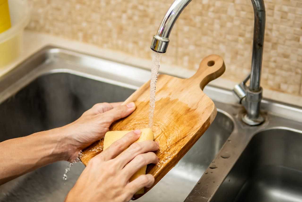 cross contact occurs when using the same chopping boards