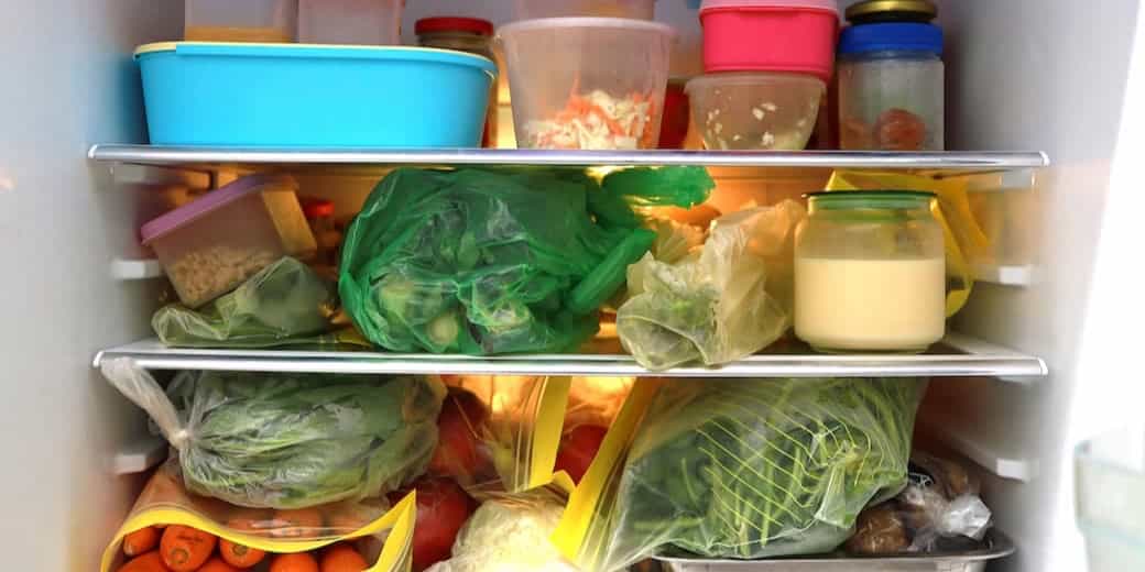 keep food safe from bacteria by the correct storaging in the refrigerator